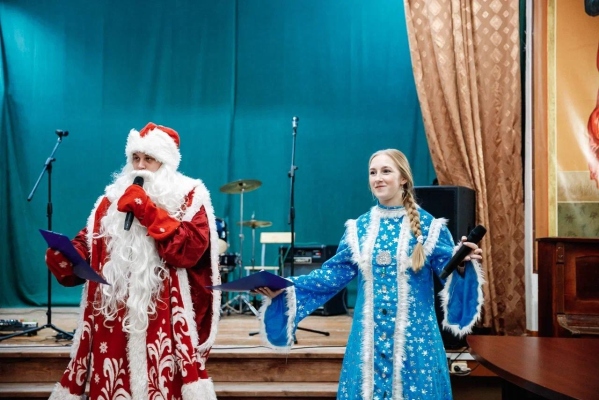 Праздничный новогодний концерт организовали в военном госпитале нижегородские волонтёры
